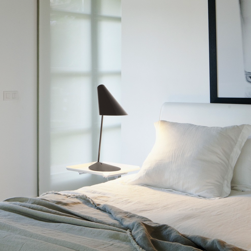 i-cono-0700-mesa-vibia-mesita-cama