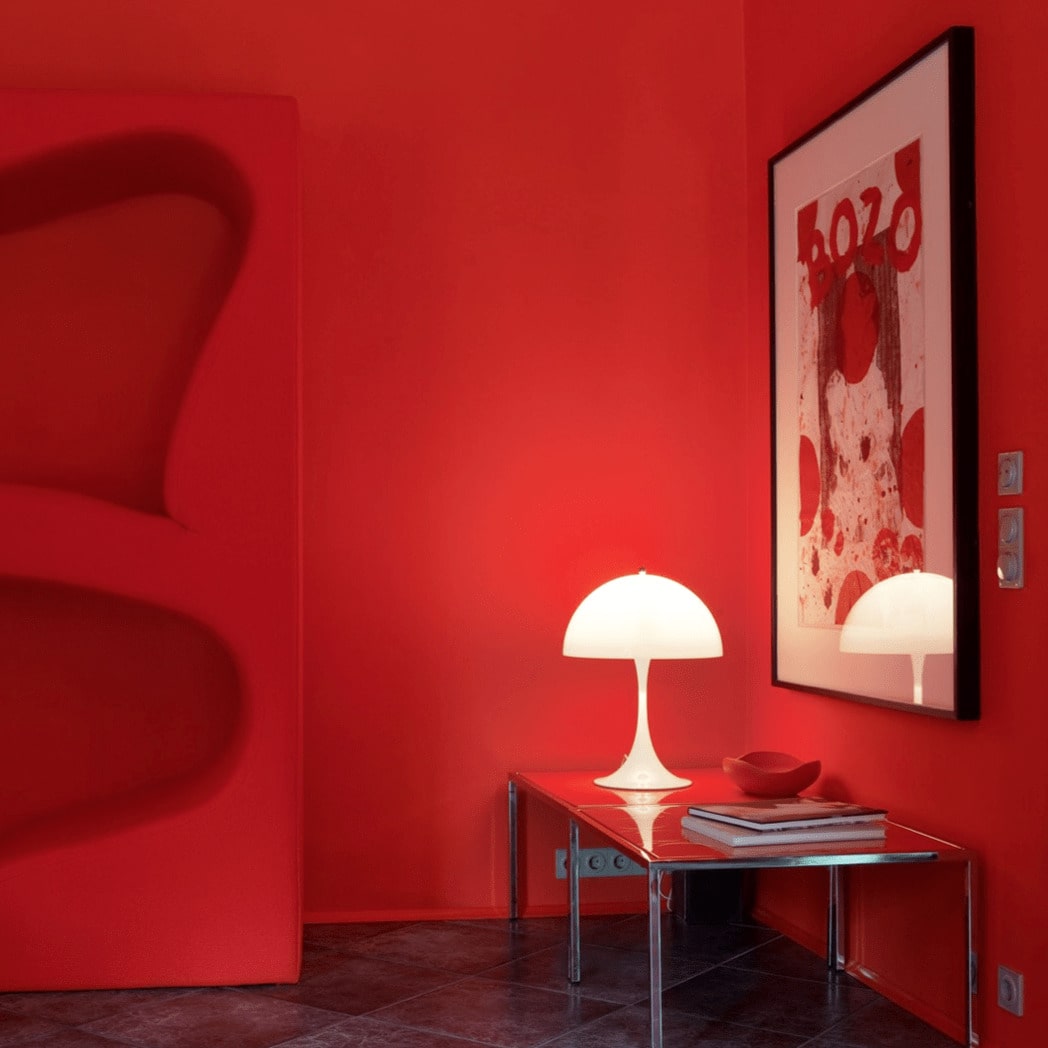 panthella-table-louis-poulsen-lampara-mesa-unoiluminacion-ambiente-4-min