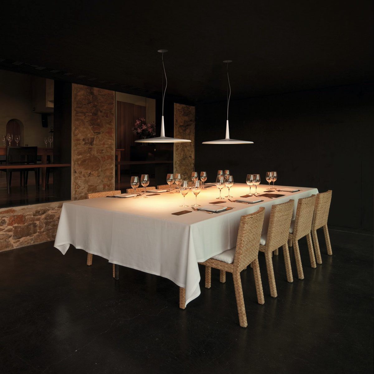 skan-colgante-0275-60-vibia-amb-comedor-mesa