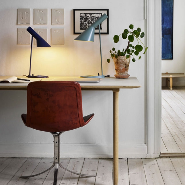 AJ TABLE Louis Poulsen