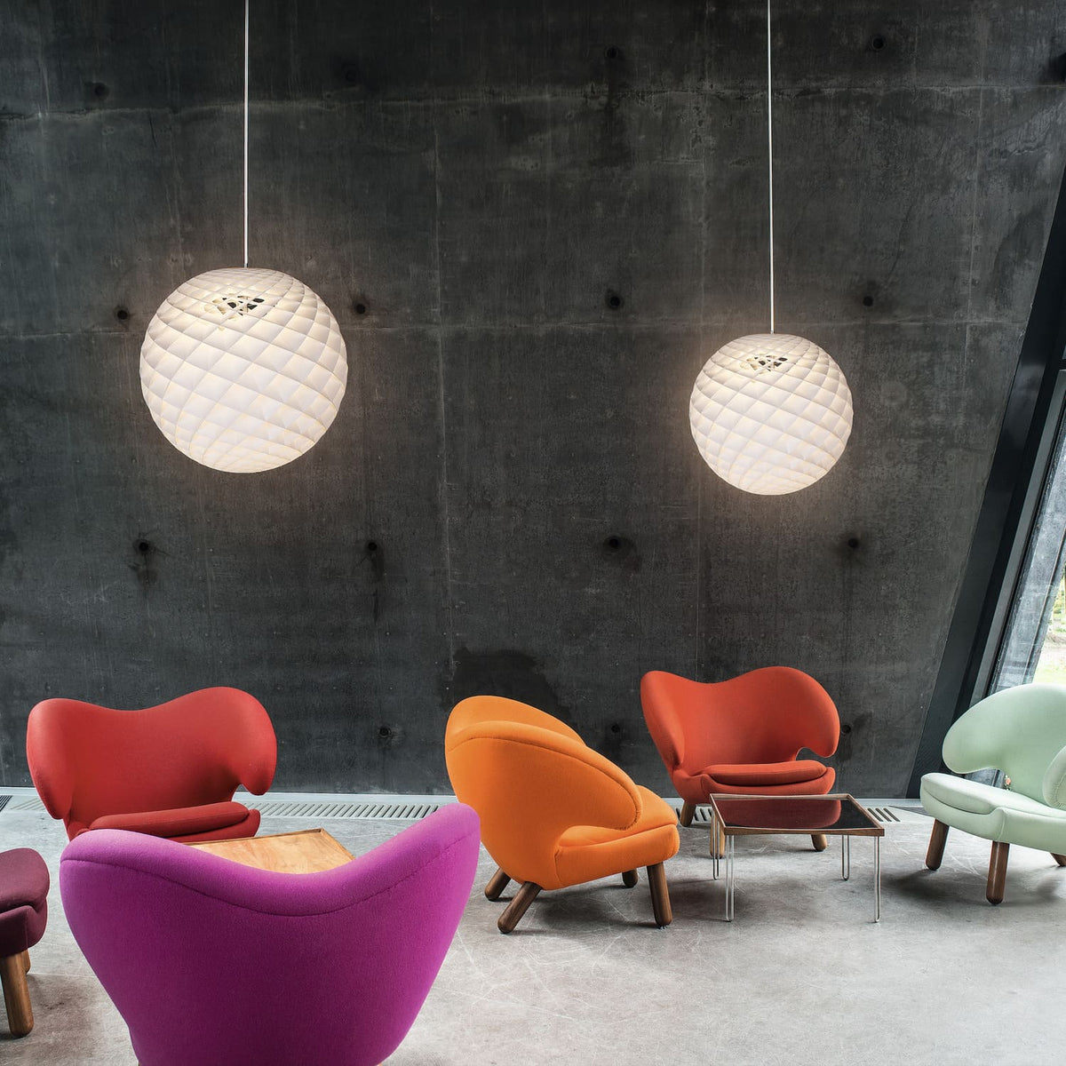 patera Louis Poulsen lampara colgante celdas ambiente