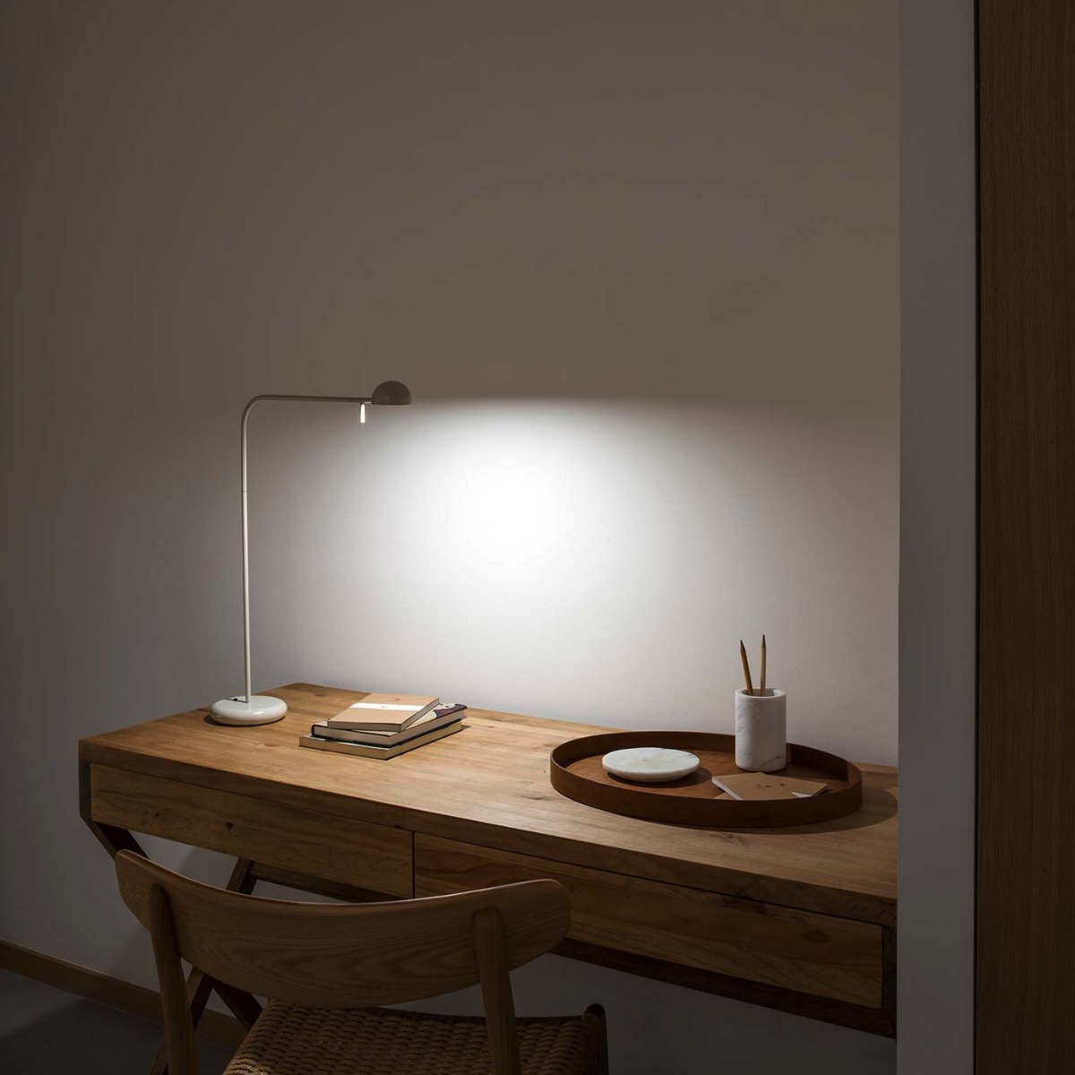 pin-1655-mesa-vibia-amb