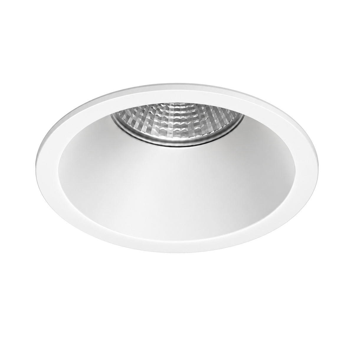 Foco empotrable Tolva S de Nexia de 9 W en acabado blanco, vista oblicua del marco y la óptica retranqueada.