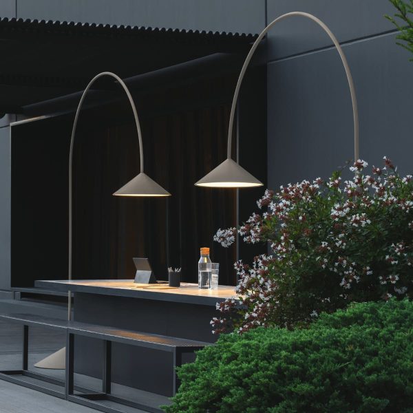 out-vibia-pie-mesa-exterior-blanco